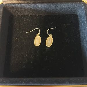 Kendra Scott Lee Drop Earrings. Gold/Ivory pearl